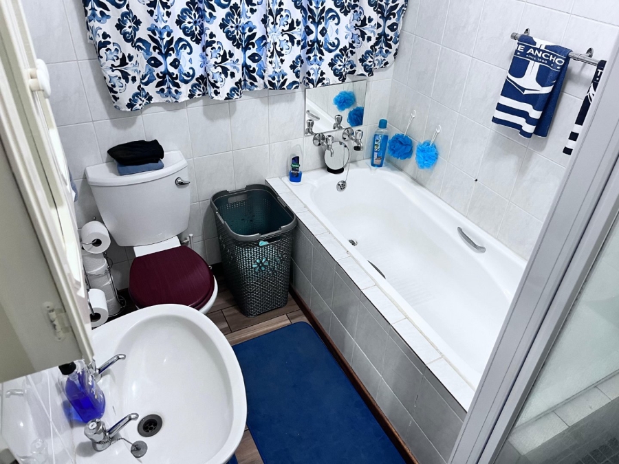 3 Bedroom Property for Sale in Langenhovenpark Free State